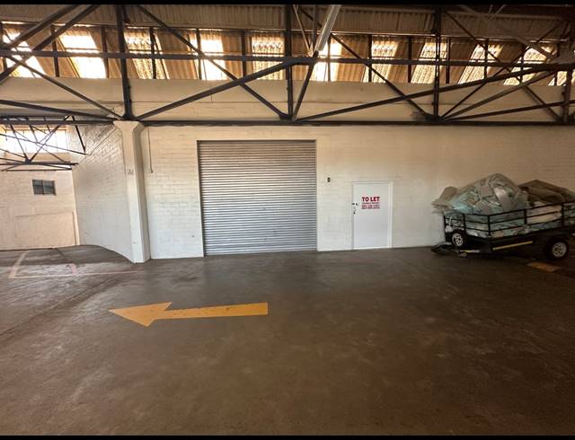 600M² WAREHOUSE TO LET IN PAARDEN EILAND